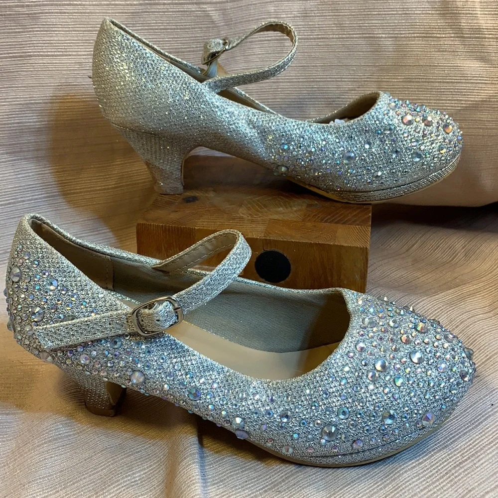Link bedazzled dressy heels worn once for a weddin